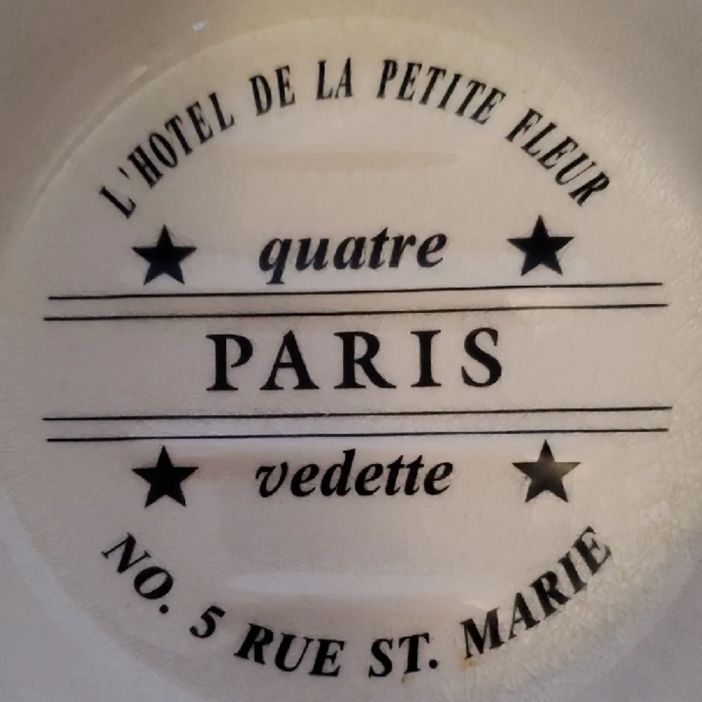 French L'Hotel De La Petite Fleur Paris Themed Soap Dish
